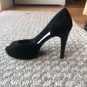 Blacks suede heels!